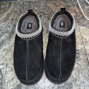 Ugg Tazz Slippers in Black, Size 9